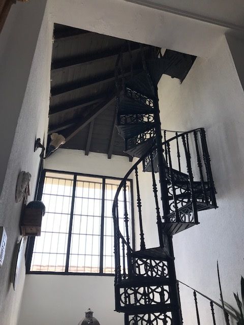 LUJOSA VILLA EN EL CANDADO FRENTE AL MAR
