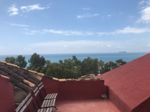 LUJOSA VILLA EN EL CANDADO FRENTE AL MAR