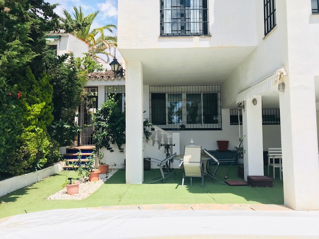 LUJOSA VILLA EN EL CANDADO FRENTE AL MAR