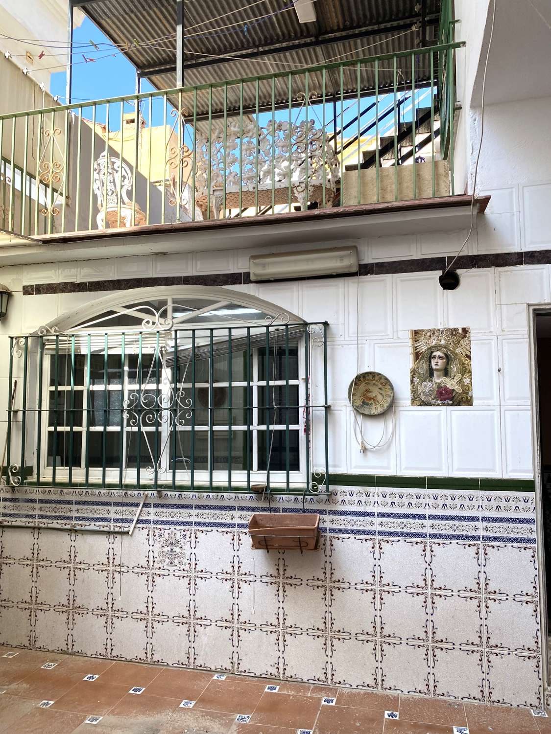 HUS MED TRE SOVRUM BARA NÅGRA MINUTER FRÅN DEN HISTORISKA STADSKÄRNAN I MALAGA