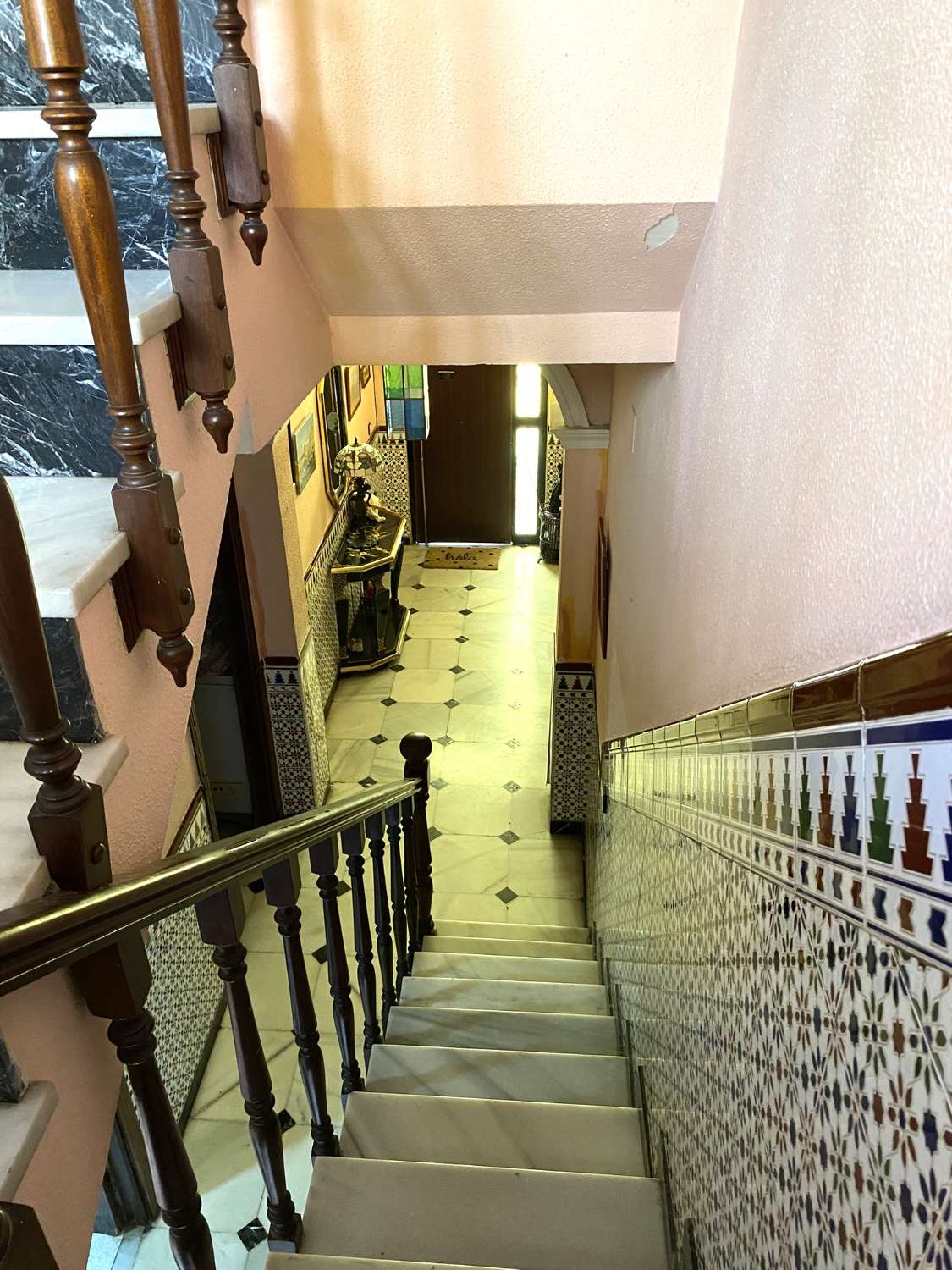 HUS MED TRE SOVRUM BARA NÅGRA MINUTER FRÅN DEN HISTORISKA STADSKÄRNAN I MALAGA