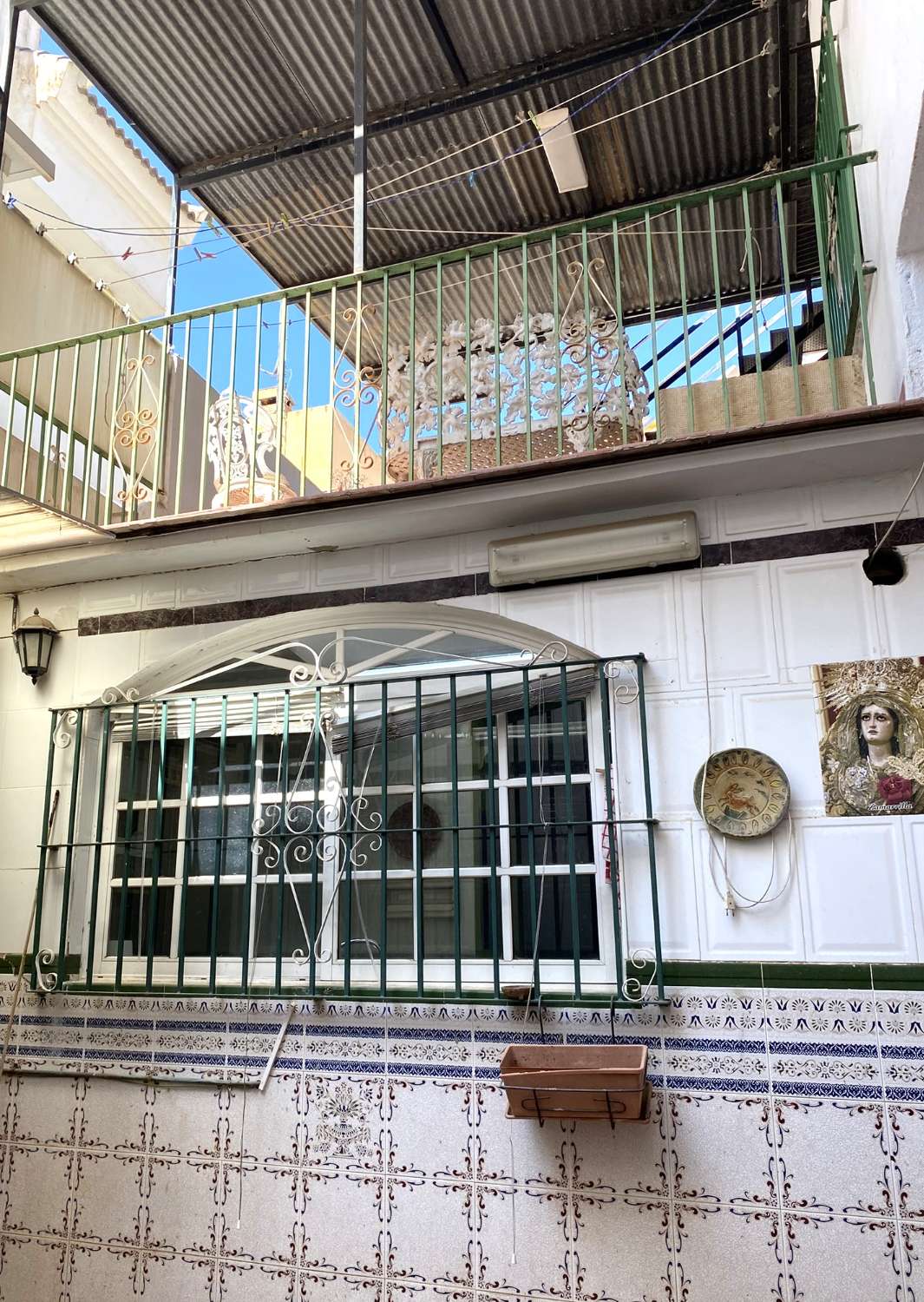 HUS MED TRE SOVRUM BARA NÅGRA MINUTER FRÅN DEN HISTORISKA STADSKÄRNAN I MALAGA
