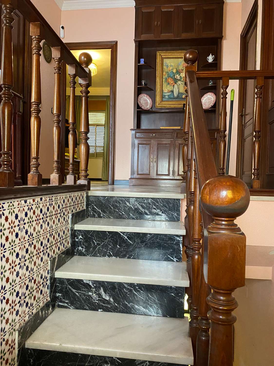 HUS MED TRE SOVRUM BARA NÅGRA MINUTER FRÅN DEN HISTORISKA STADSKÄRNAN I MALAGA