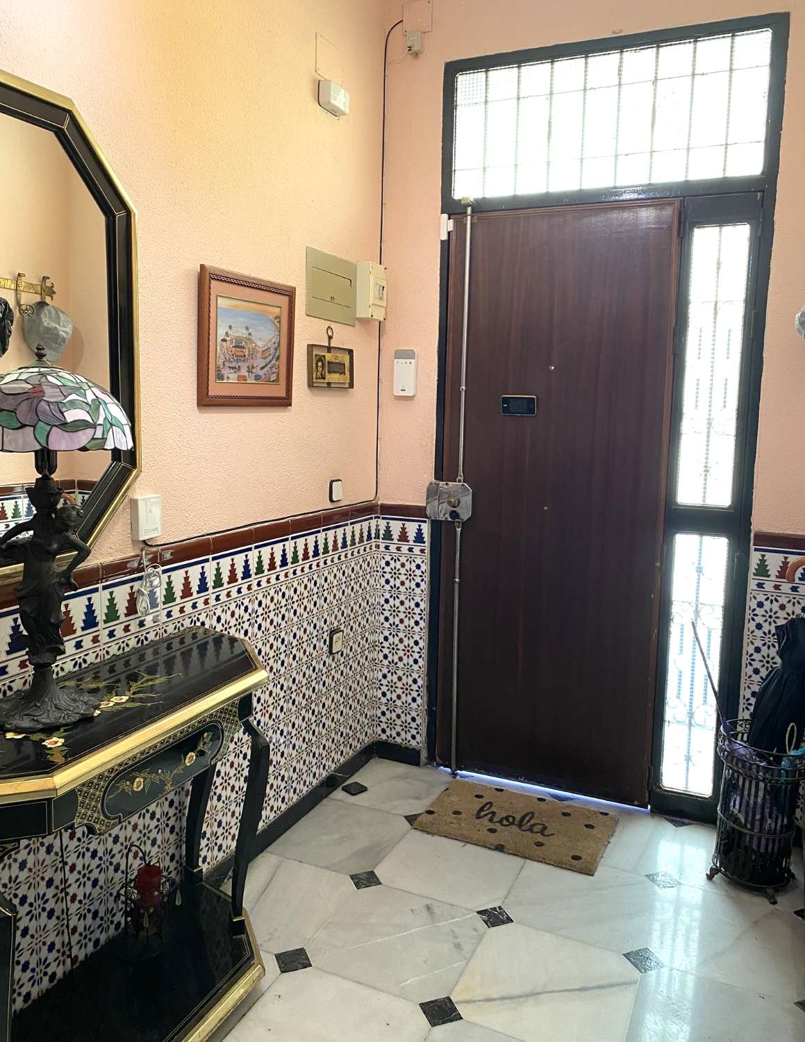HUS MED TRE SOVRUM BARA NÅGRA MINUTER FRÅN DEN HISTORISKA STADSKÄRNAN I MALAGA