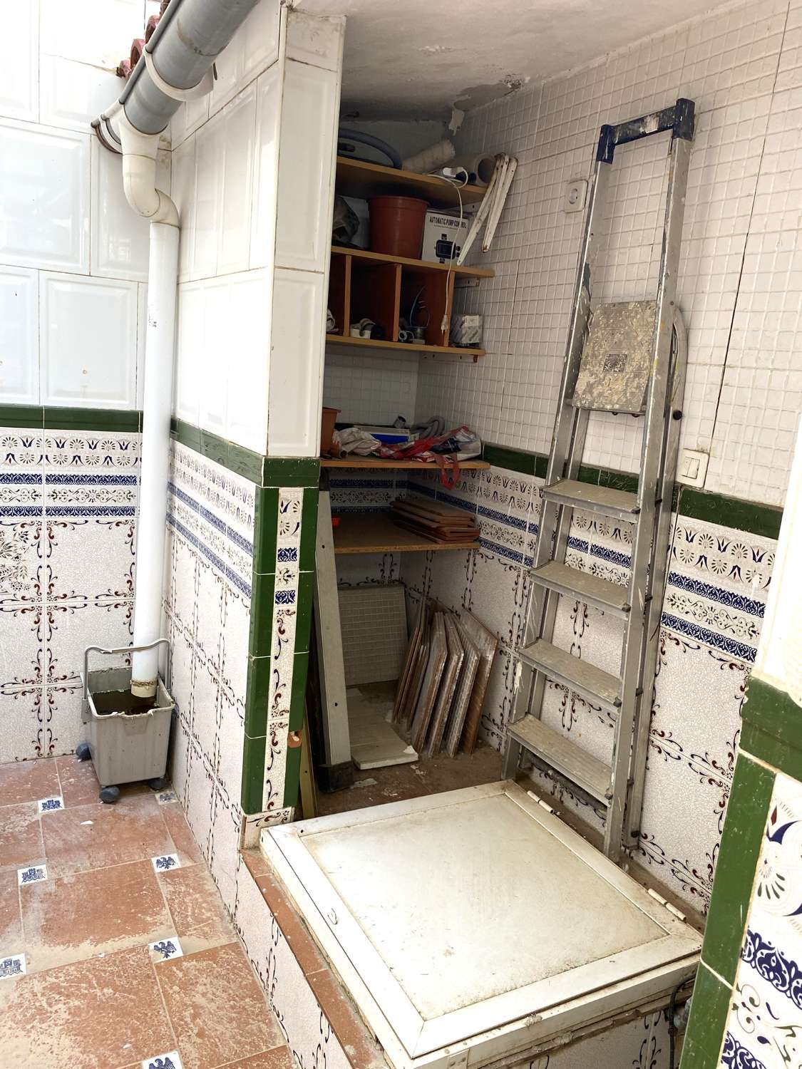 HUS MED TRE SOVRUM BARA NÅGRA MINUTER FRÅN DEN HISTORISKA STADSKÄRNAN I MALAGA