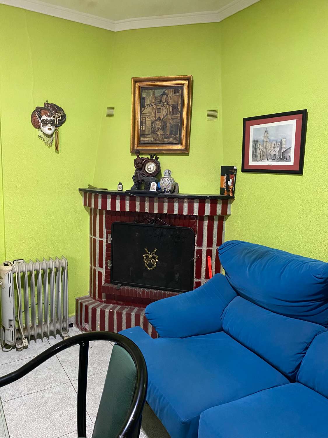 HUS MED TRE SOVRUM BARA NÅGRA MINUTER FRÅN DEN HISTORISKA STADSKÄRNAN I MALAGA