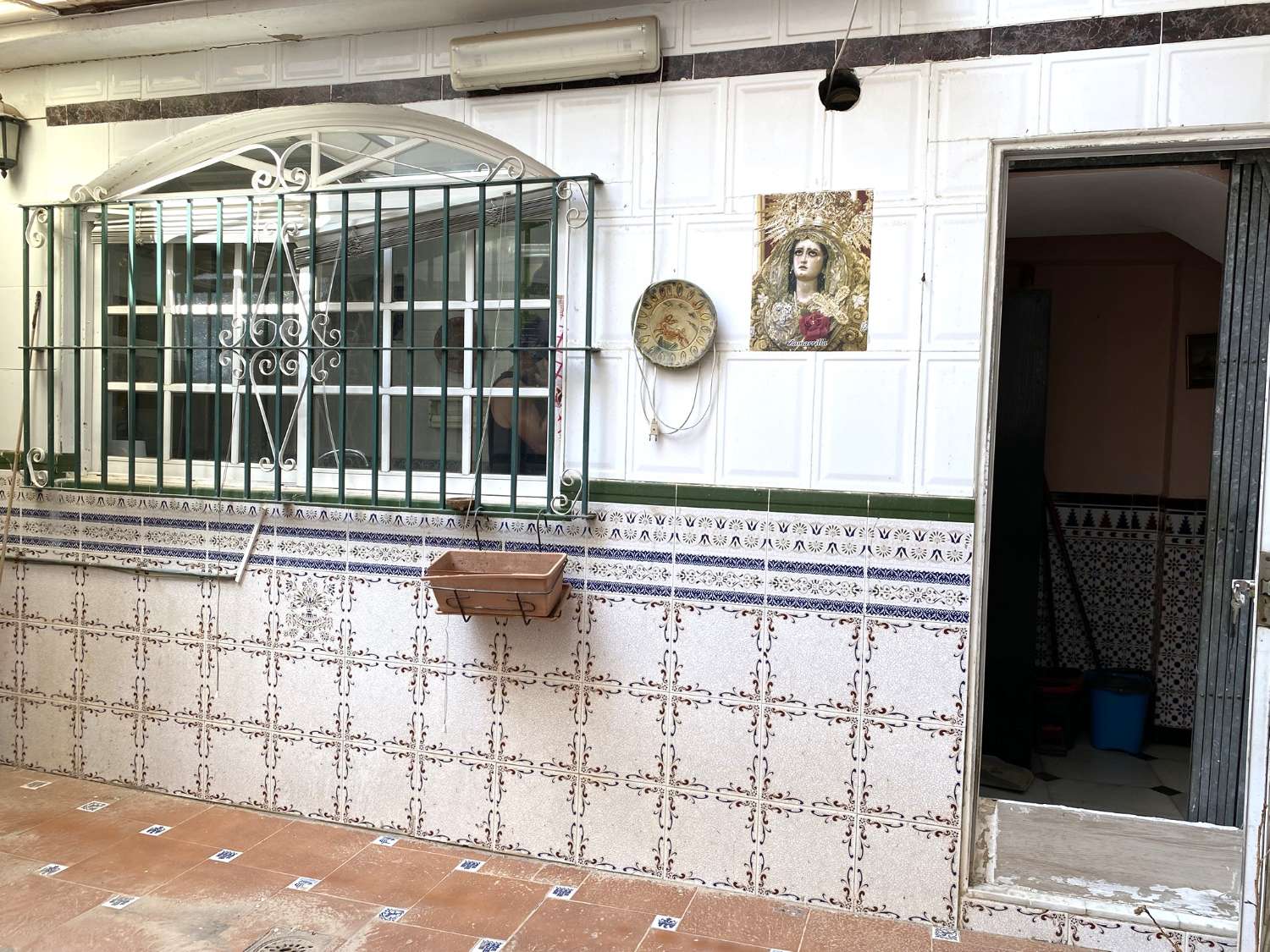 HUS MED TRE SOVRUM BARA NÅGRA MINUTER FRÅN DEN HISTORISKA STADSKÄRNAN I MALAGA