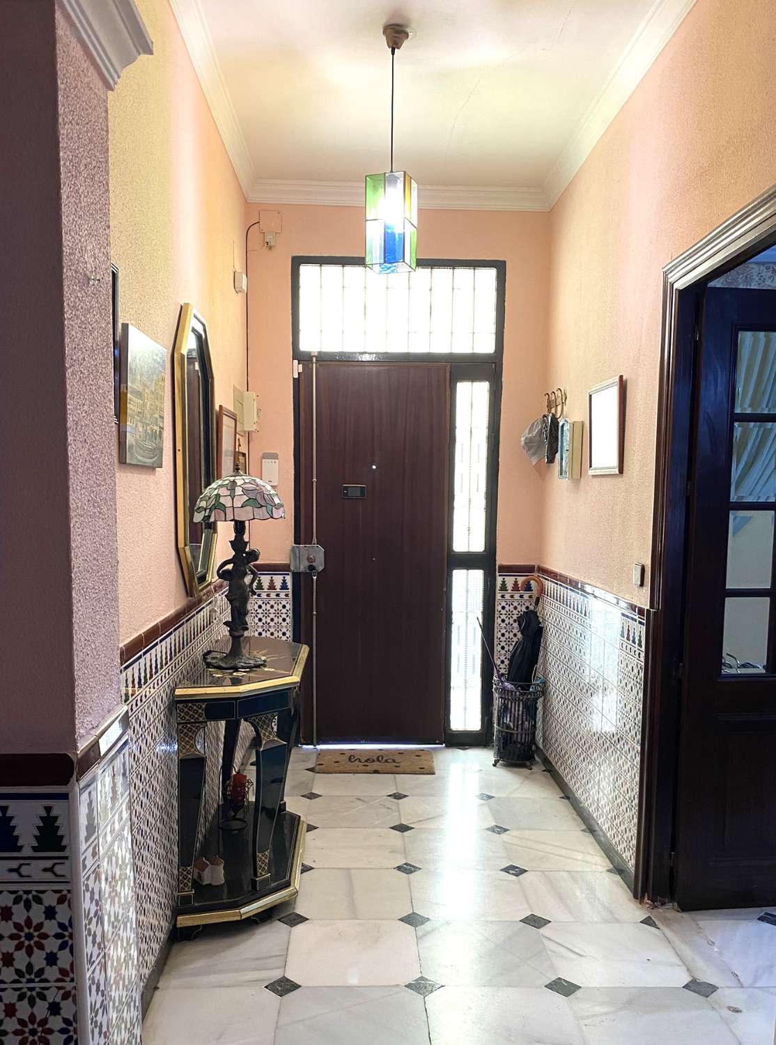 HUS MED TRE SOVRUM BARA NÅGRA MINUTER FRÅN DEN HISTORISKA STADSKÄRNAN I MALAGA