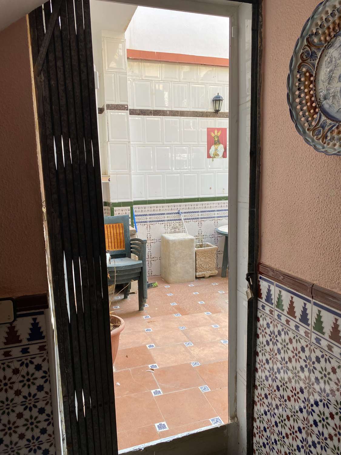 HUS MED TRE SOVRUM BARA NÅGRA MINUTER FRÅN DEN HISTORISKA STADSKÄRNAN I MALAGA