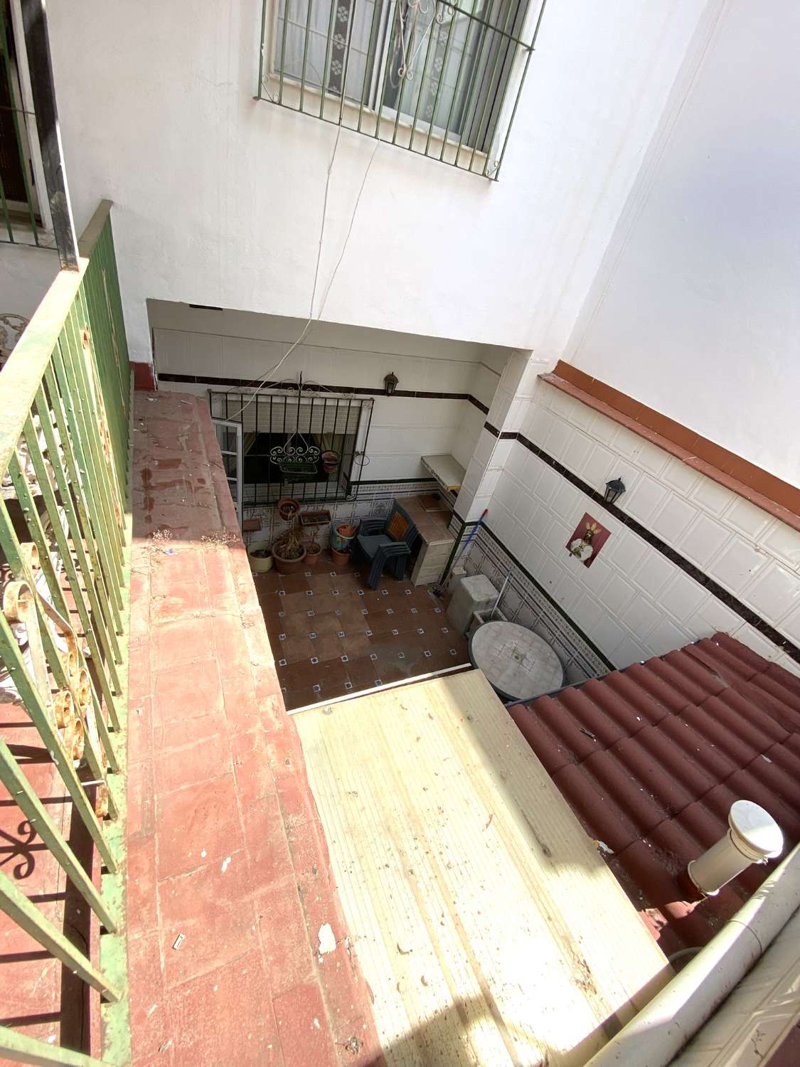 HUS MED TRE SOVRUM BARA NÅGRA MINUTER FRÅN DEN HISTORISKA STADSKÄRNAN I MALAGA