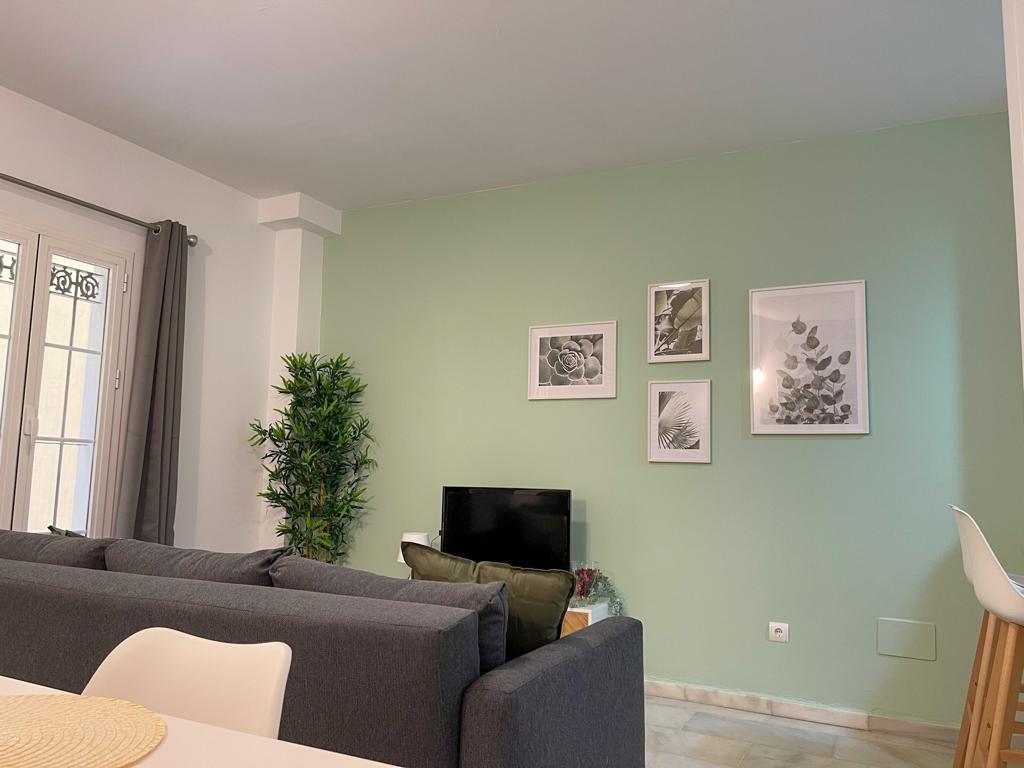 BEL APPARTEMENT AVEC PATIO PRIVÉ