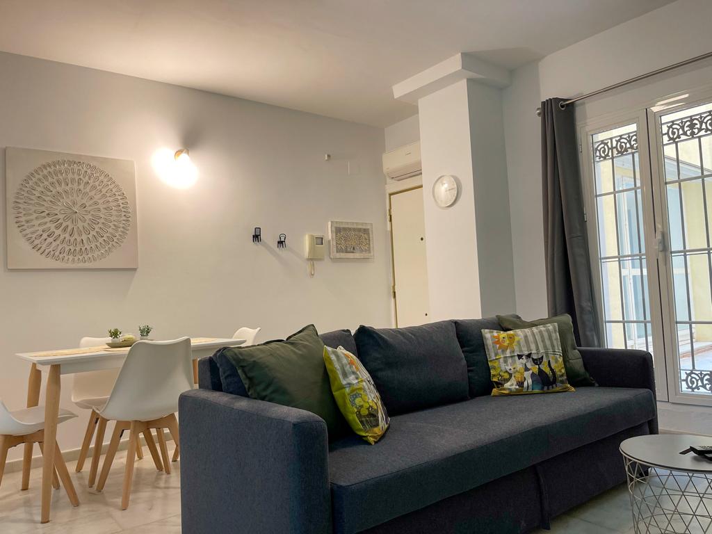BEL APPARTEMENT AVEC PATIO PRIVÉ