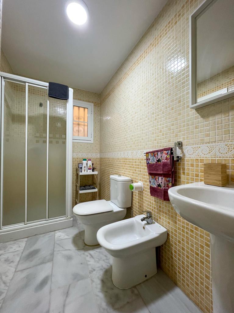 BEL APPARTEMENT AVEC PATIO PRIVÉ