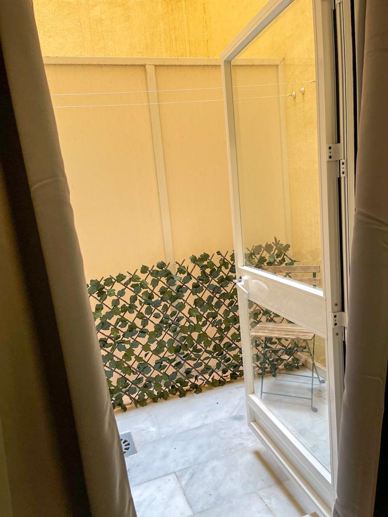 BEL APPARTEMENT AVEC PATIO PRIVÉ