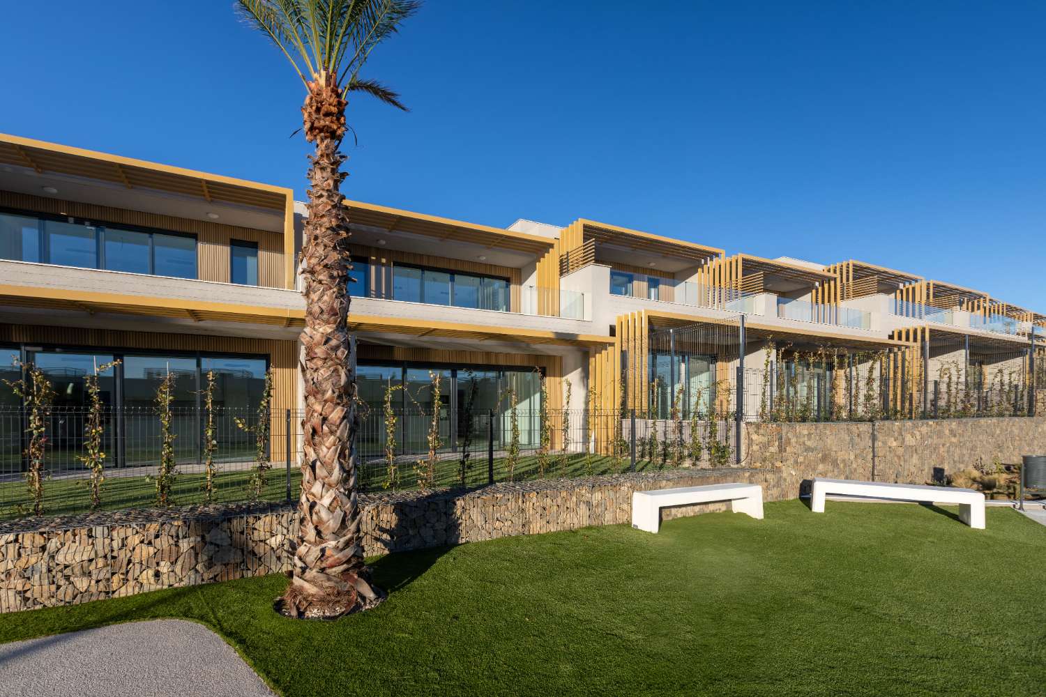 DA 776.000 € A 958.000 € · ULTIME CASE A SCHIERA NUOVE COSTRUITE A MIJAS – HOUSECLICK.ES