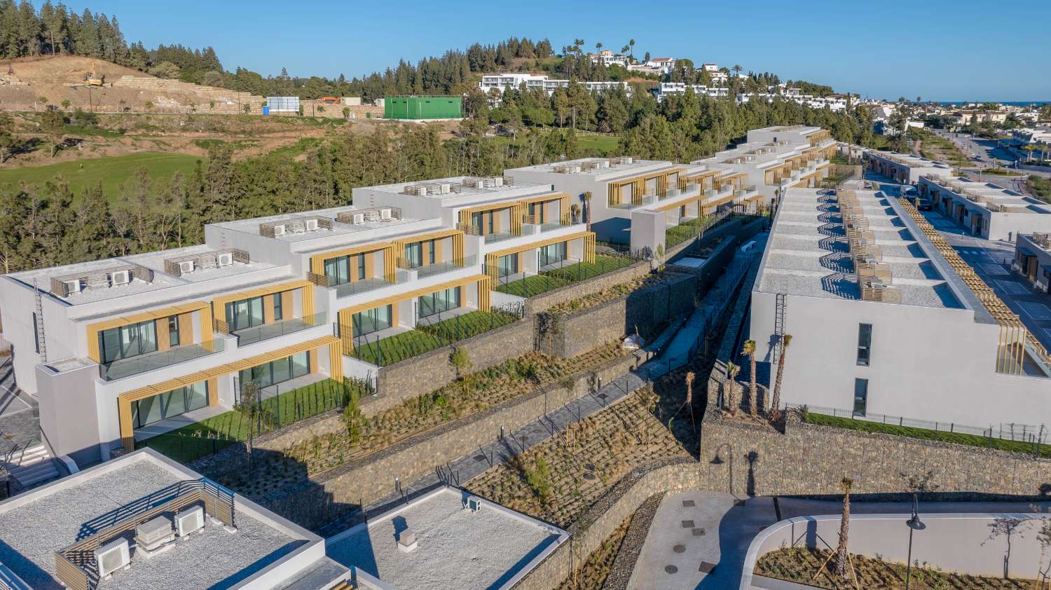 DA 776.000 € A 958.000 € · ULTIME CASE A SCHIERA NUOVE COSTRUITE A MIJAS – HOUSECLICK.ES