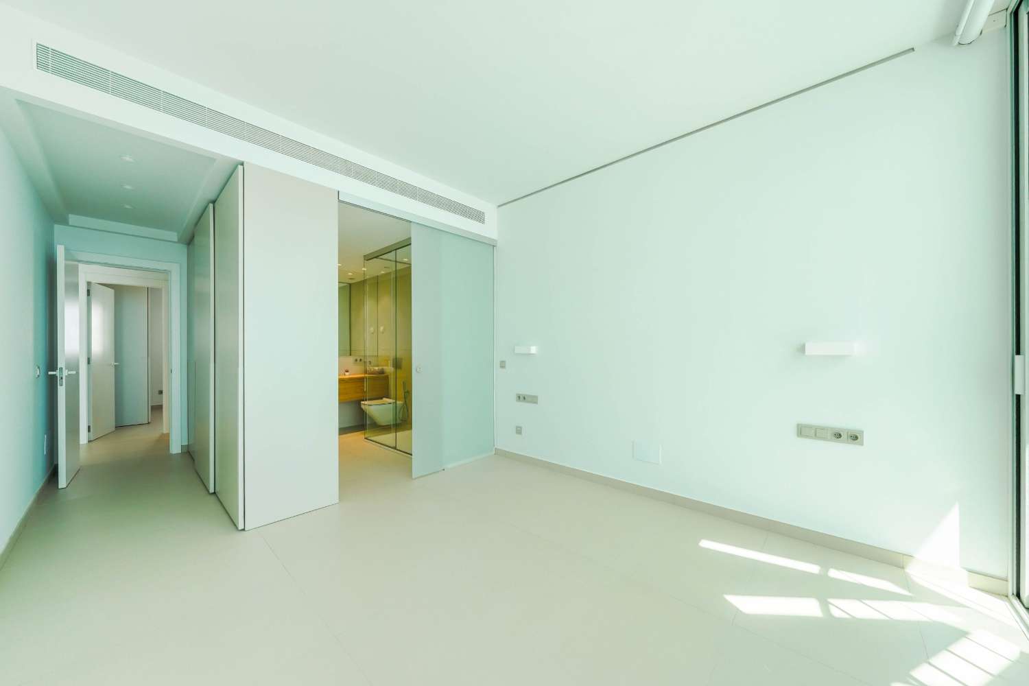 DÚPLEX DE LUJO EN HIGUERÓN CON SOLÁRIUM PRIVADO Y VISTAS PANORÁMICAS AL MAR – HOUSECLICK.ES