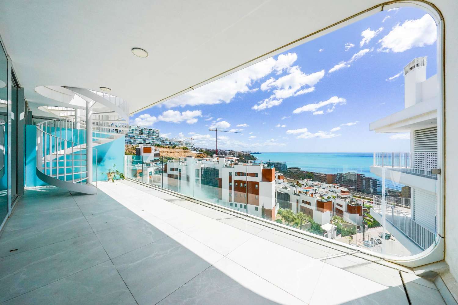 DÚPLEX DE LUJO EN HIGUERÓN CON SOLÁRIUM PRIVADO Y VISTAS PANORÁMICAS AL MAR – HOUSECLICK.ES