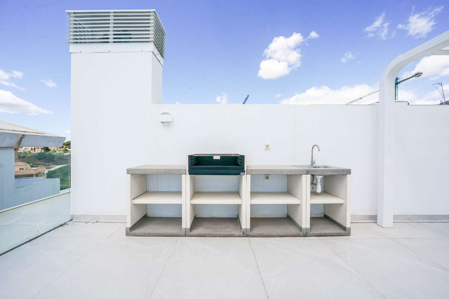 DÚPLEX DE LUJO EN HIGUERÓN CON SOLÁRIUM PRIVADO Y VISTAS PANORÁMICAS AL MAR – HOUSECLICK.ES