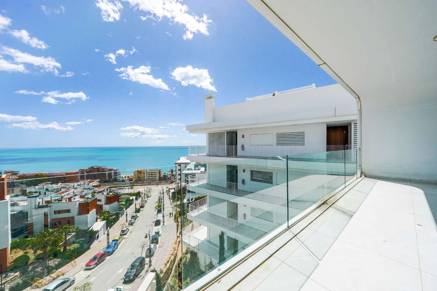 DÚPLEX DE LUJO EN HIGUERÓN CON SOLÁRIUM PRIVADO Y VISTAS PANORÁMICAS AL MAR – HOUSECLICK.ES