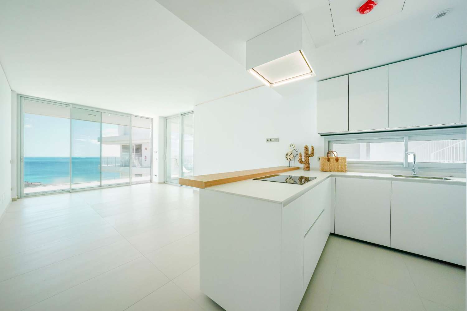 DÚPLEX DE LUJO EN HIGUERÓN CON SOLÁRIUM PRIVADO Y VISTAS PANORÁMICAS AL MAR – HOUSECLICK.ES