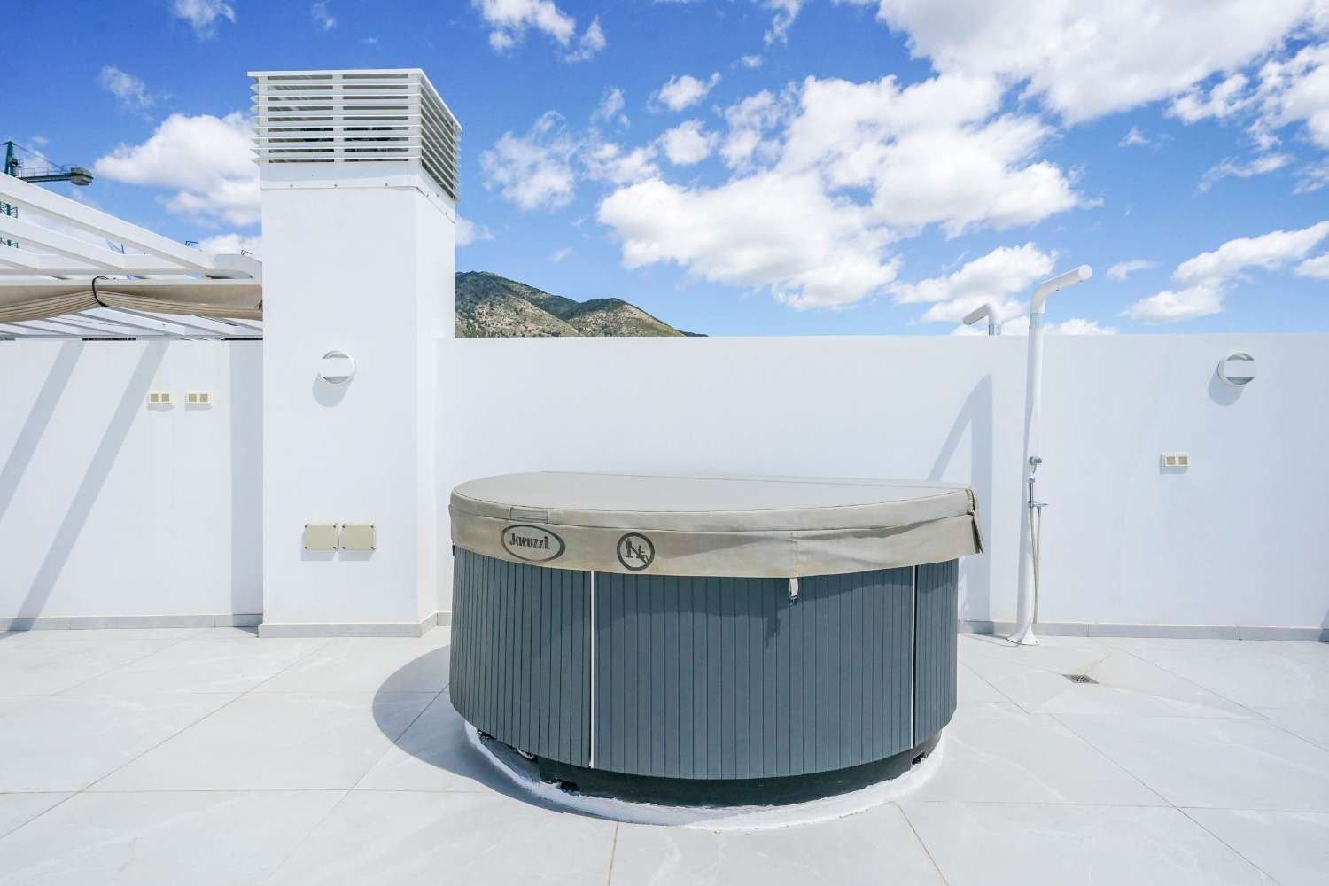 DÚPLEX DE LUJO EN HIGUERÓN CON SOLÁRIUM PRIVADO Y VISTAS PANORÁMICAS AL MAR – HOUSECLICK.ES