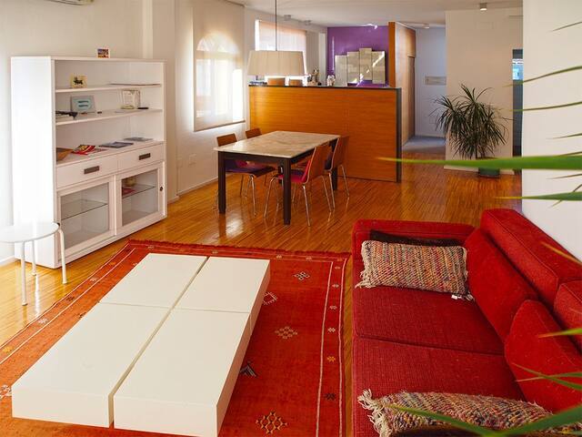 ÁTICO CON TERRAZA PRIVADA Y VISTAS A LA CATEDRAL – HOUSECLICK.ES