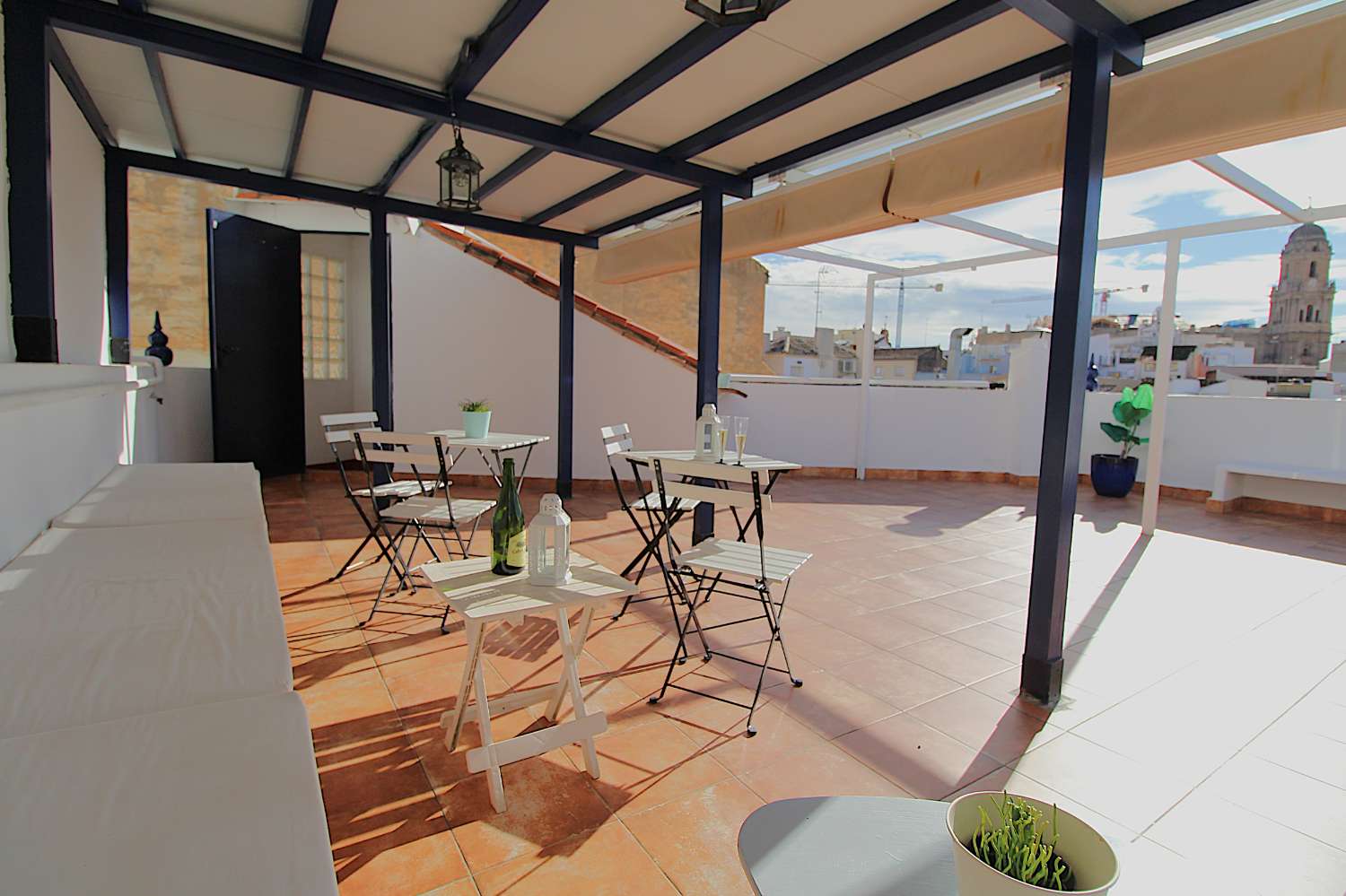 EDIFICIO HISTÓRICO COMPLETAMENTE REHABILITADO EN PLENO CENTRO DE MÁLAGA