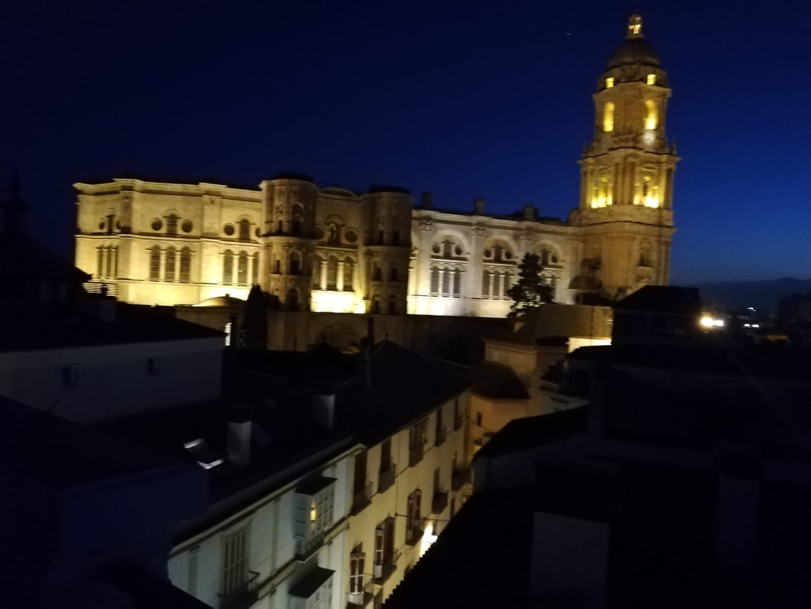 APARTAMENT DE LUXE RECENTMENT REFORMAT, DAVANT DE LA CATEDRAL I ALCAZABA. Terrassa.