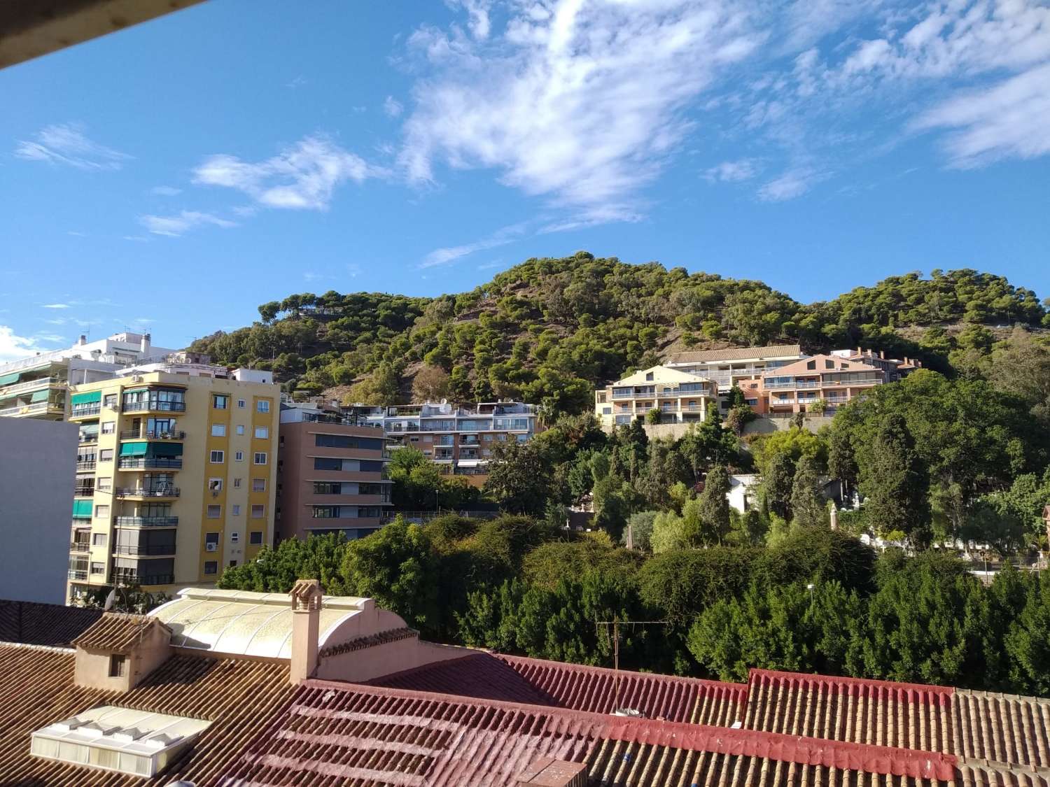 FLAT FOR SALE IN MALAGUETA WITH VIEWS TO GIBRALFARO. PARKING INCLUDED IN PRICE